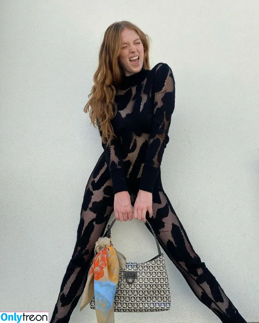 Larsen Thompson nude photo #0006 (larsenthompson)