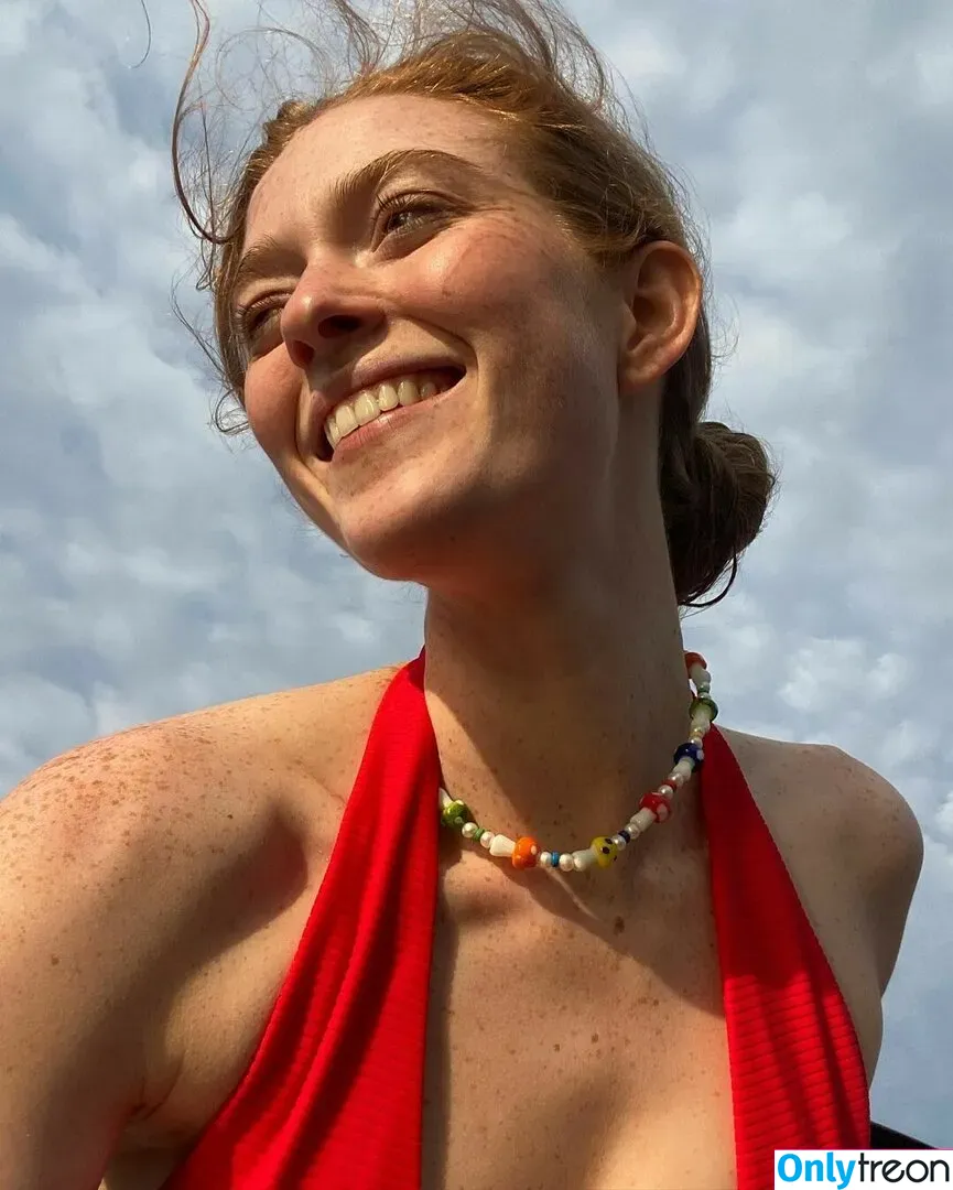 Larsen Thompson nude photo #0175 (larsenthompson)
