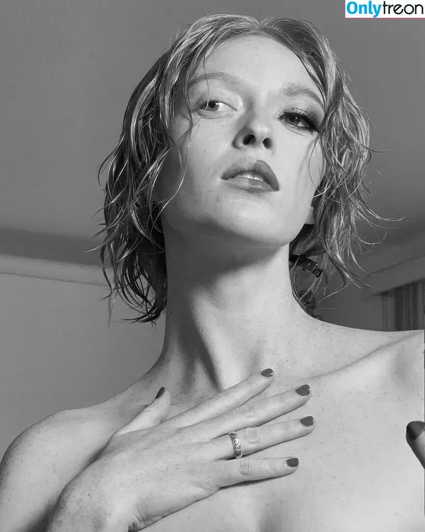 Larsen Thompson nude photo #0235 (larsenthompson)