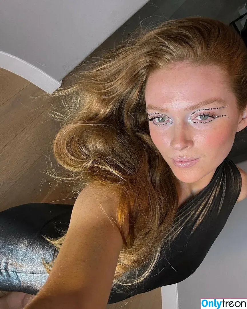 Larsen Thompson nude photo #0242 (larsenthompson)