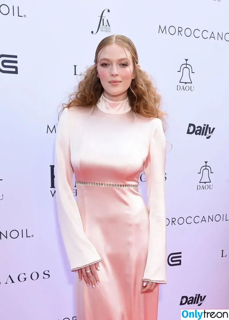 Larsen Thompson nude photo #0295 (larsenthompson)