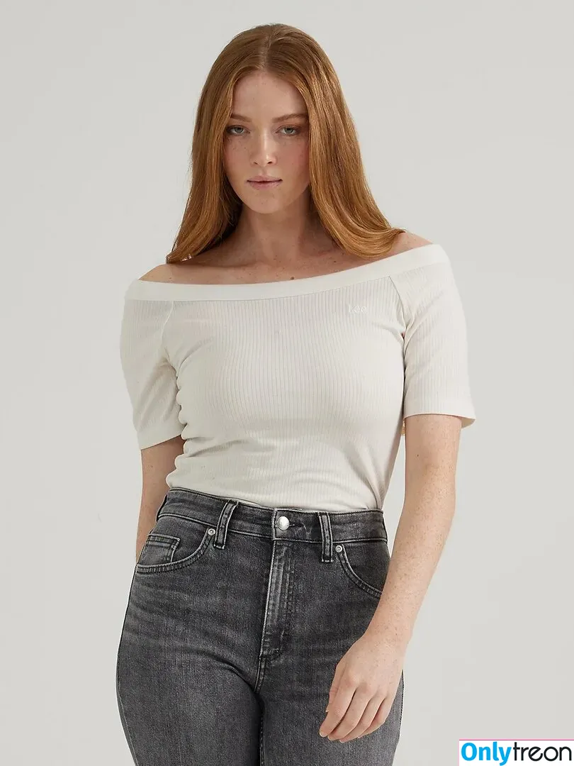 Larsen Thompson nude photo #0463 (larsenthompson)