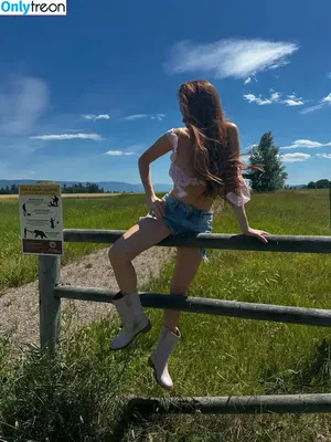 Larsen Thompson / larsenthompson nude photo #1036