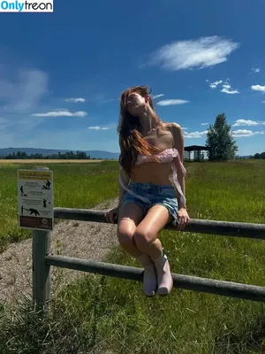 Larsen Thompson / larsenthompson nude photo #1038