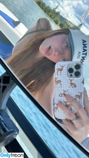 Larsen Thompson / larsenthompson nude photo #1053