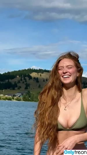 Larsen Thompson / larsenthompson nude photo #1054