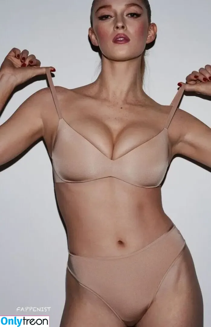 Larsen Thompson nude photo #1007 (larsenthompson)