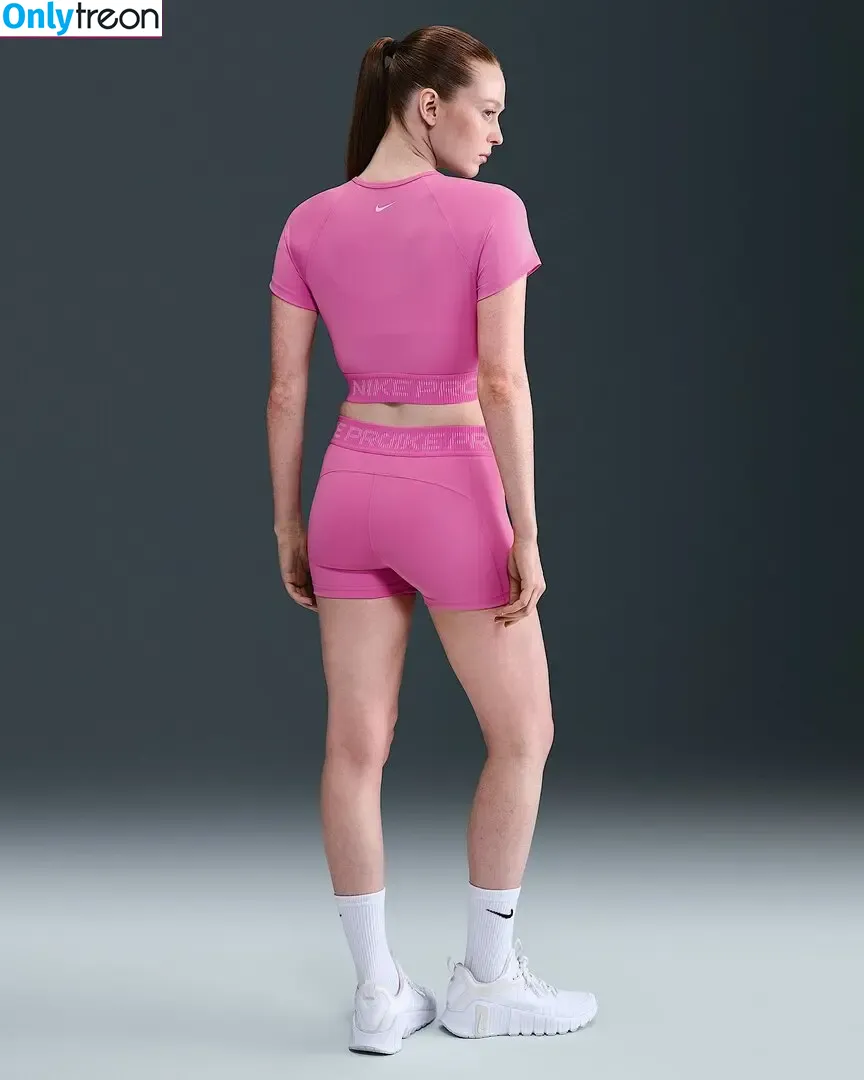 Larsen Thompson nude photo #1026 (larsenthompson)