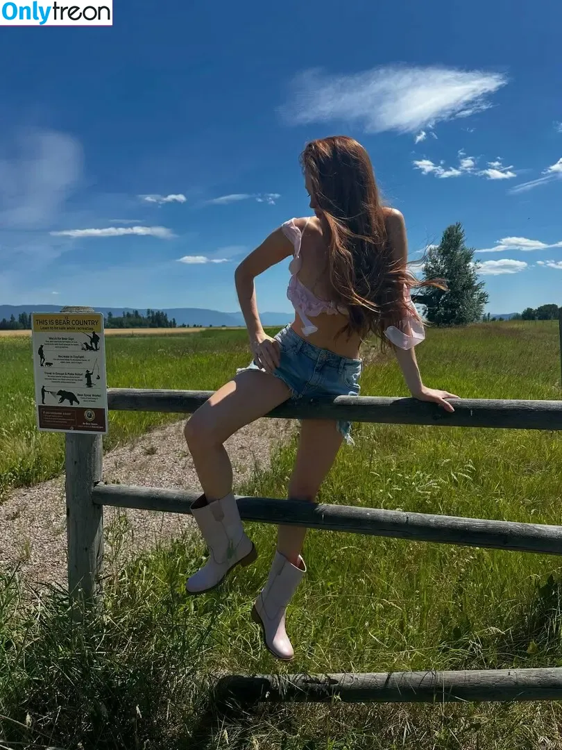 Larsen Thompson nude photo #1036 (larsenthompson)
