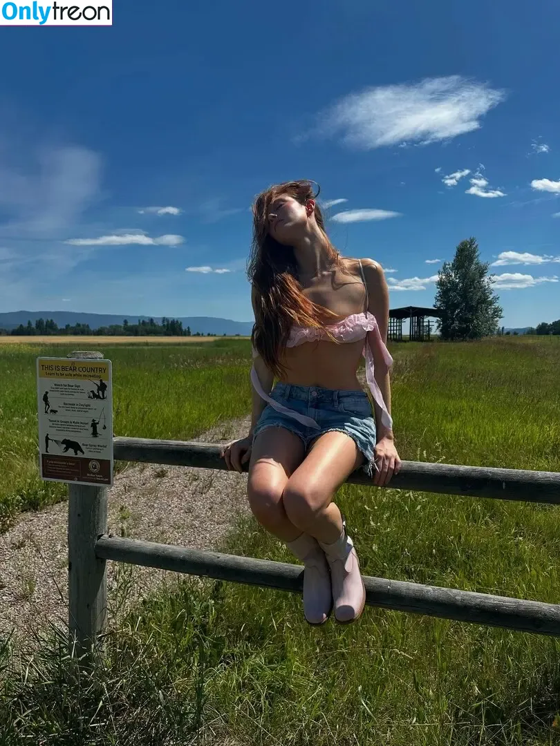 Larsen Thompson nude photo #1038 (larsenthompson)