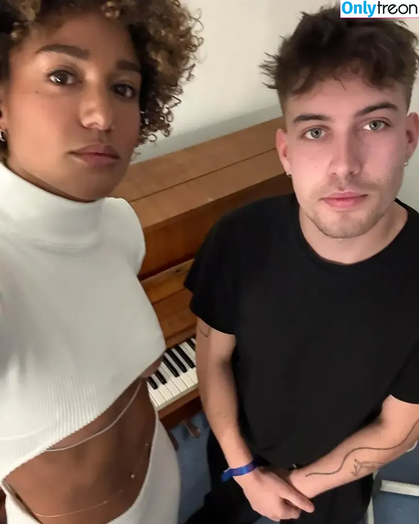 Larypoppins / Lary nude photo #0095 (larypoppins)