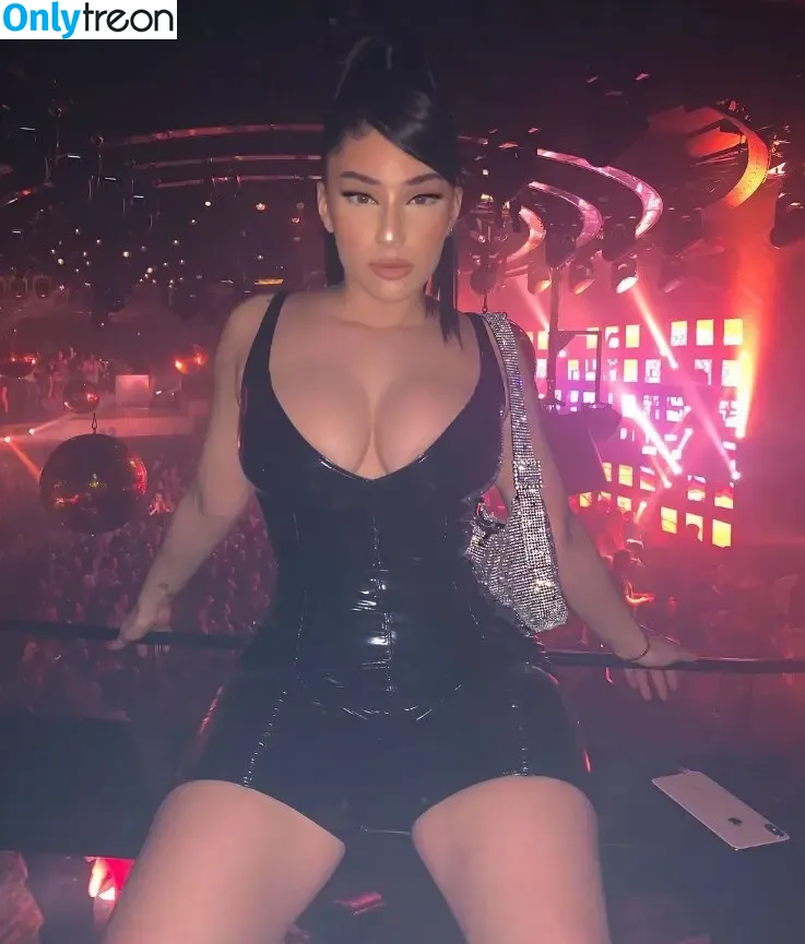 Latina Becca nude photo #0006 (beccalarax / missthickygirl)
