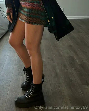 latinafoxy69 / fnaffoxy69 nude photo #0003