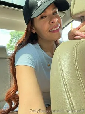 latinafoxy69 / fnaffoxy69 nude photo #0032