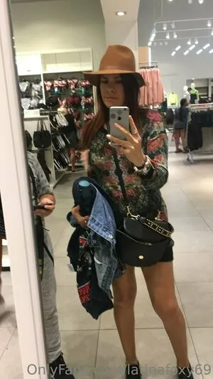 latinafoxy69 / fnaffoxy69 nude photo #0040