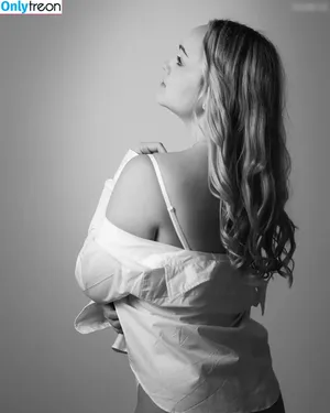 Laura-Helen Kleinert / laura_helen_k nude photo #0002