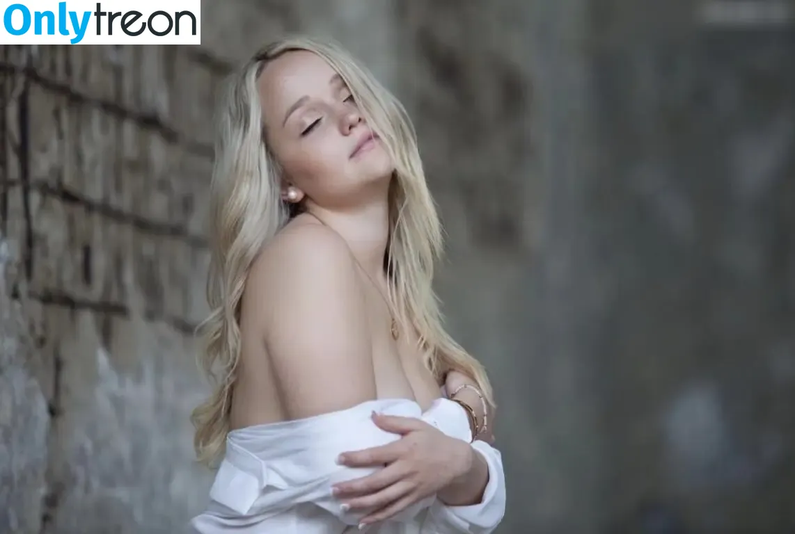 Laura-Helen Kleinert nude photo #0001 (laura_helen_k)
