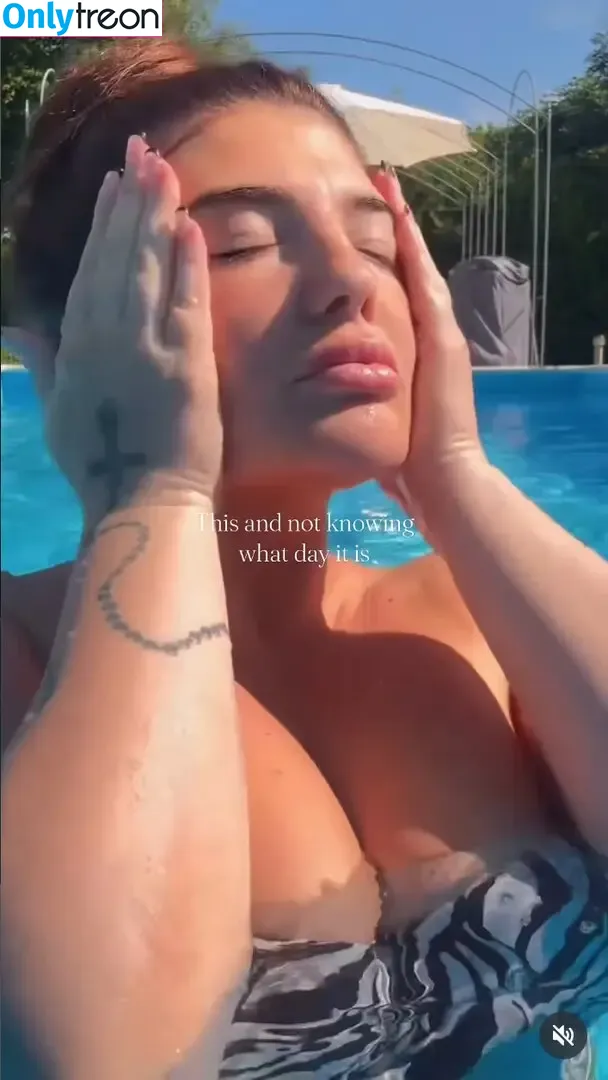 Laura Mania nude photo #0055 (laurachesnok)