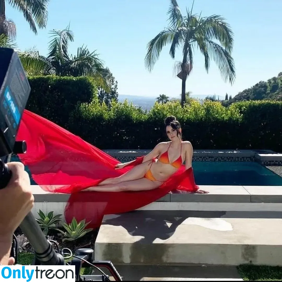 Laura Marano nude photo #0021 (lauramarano)