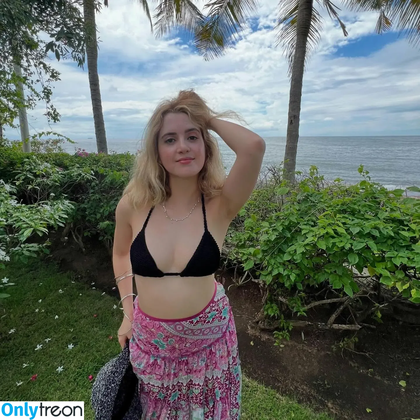 Laura Marano nude photo #0215 (lauramarano)