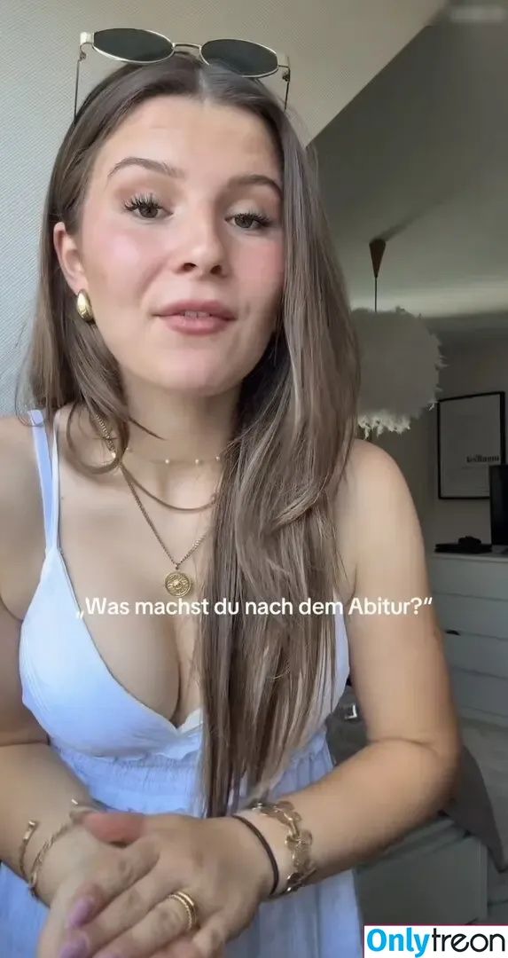 Laura Marie Röhrig nude photo #0068 (laurachesnok)