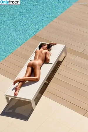 Laura Müller / lauramuellerofficial nude photo #0176