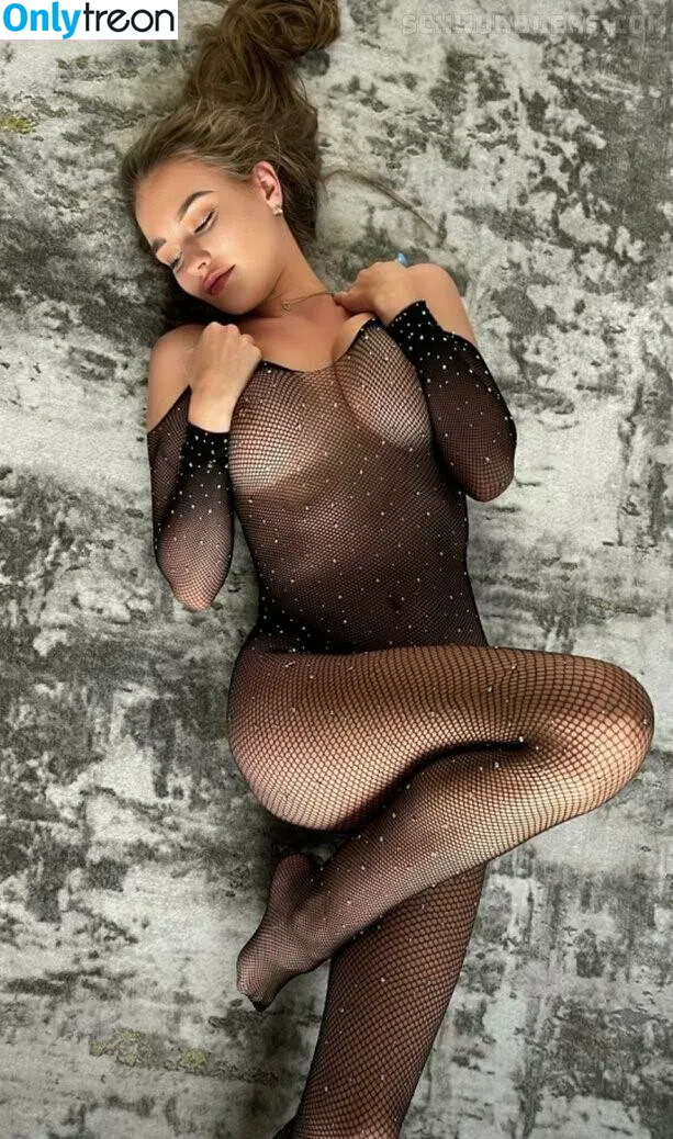 Laura Müller nude photo #0014 (lauramuellerofficial)