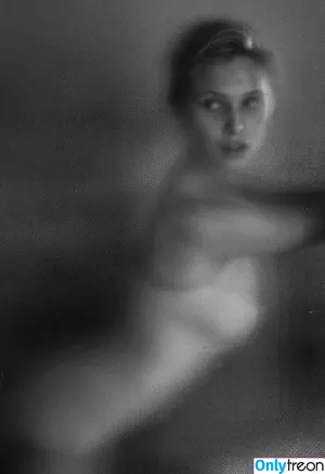 Laura Oganessian / lauraoganessian nude photo #0070