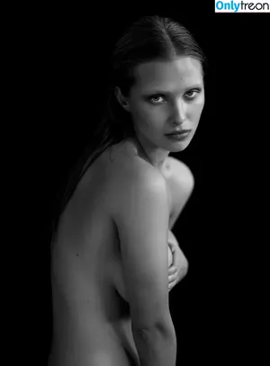 Laura Oganessian / lauraoganessian nude photo #0331
