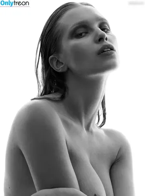 Laura Oganessian / lauraoganessian nude photo #0332