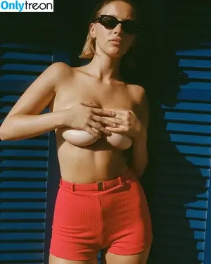 Laura Oganessian / lauraoganessian nude photo #0349
