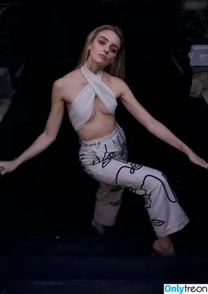 Laura Scharnagl / laurachesnok nude photo #0008