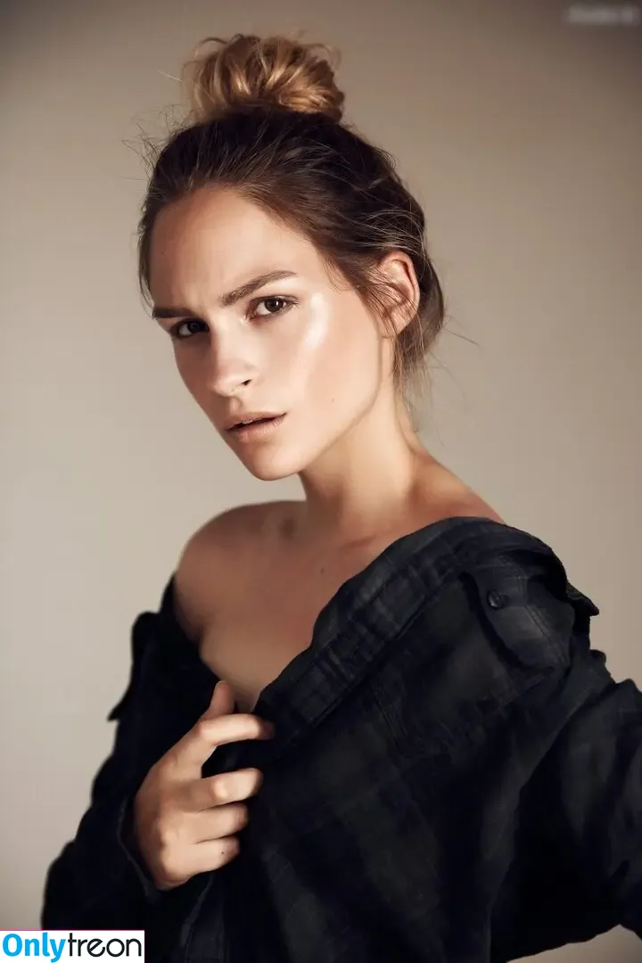 Laura Sophie Dünninger nude photo #0001 (lauradunninger)