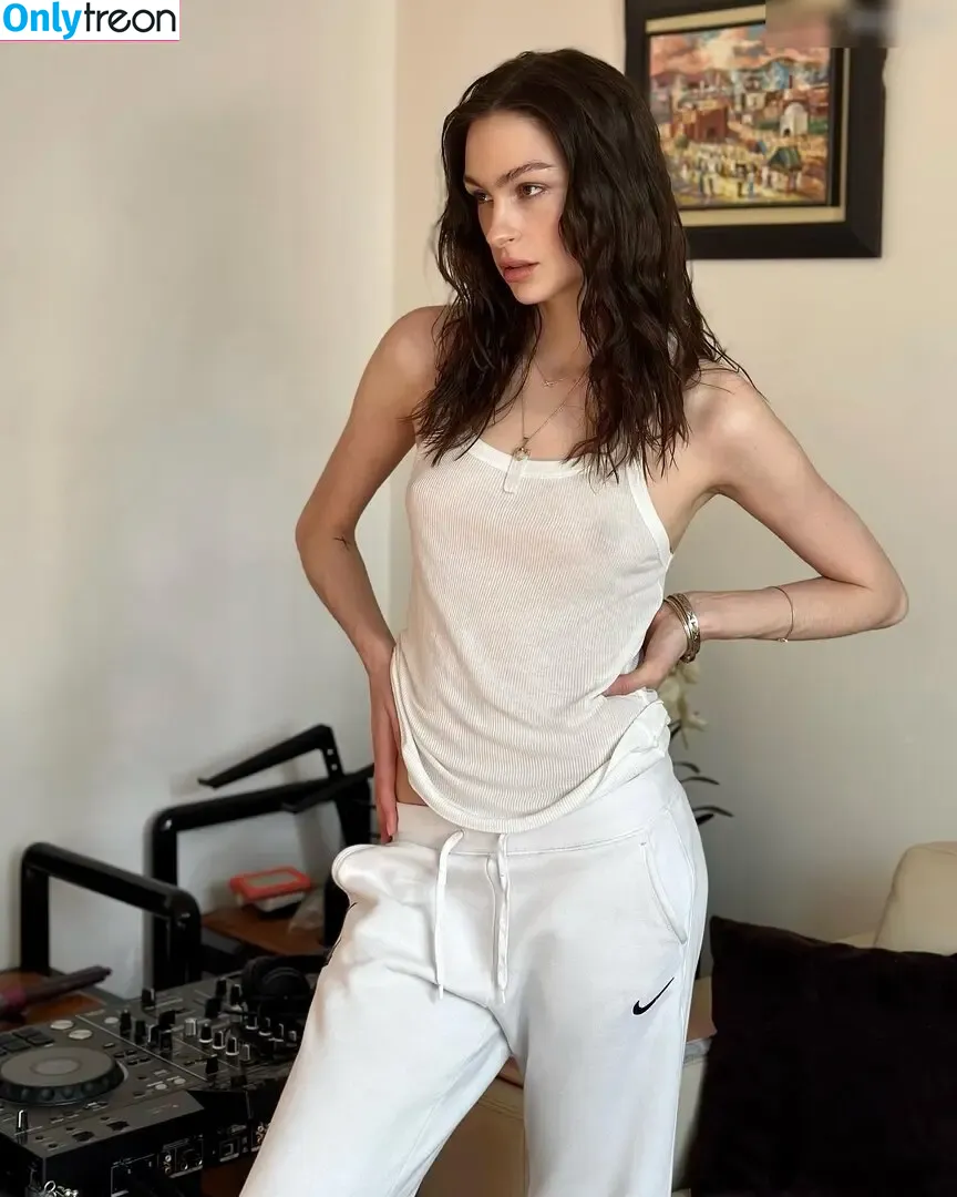 Laura Sophie Dünninger nude photo #0003 (lauradunninger)