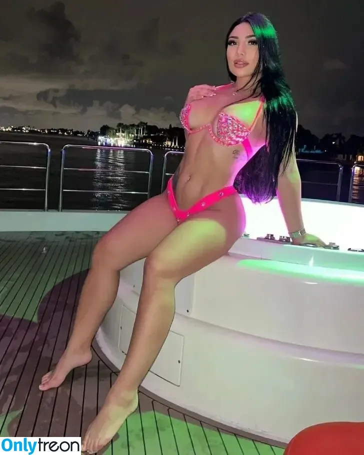 Laura Van nude photo #0060 (lauravanofficial)