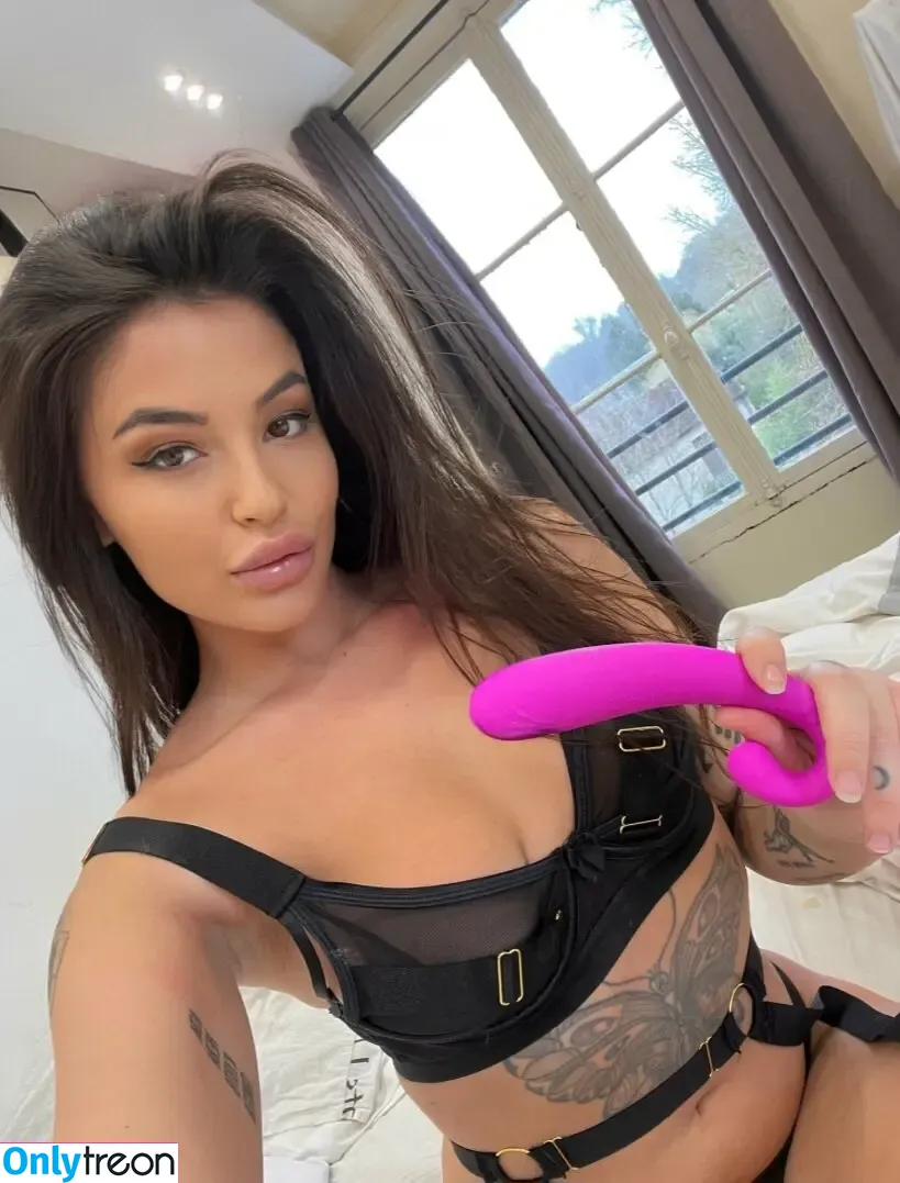 Laura Von Gallucci nude photo #0064 (Lauravon / ivankapeach / lauravongall / lauravongallucci / vongallucci)