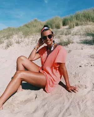 Laura Wontorra / LauraWontorra / laura_wontorra / laurachesnok nude photo #0022