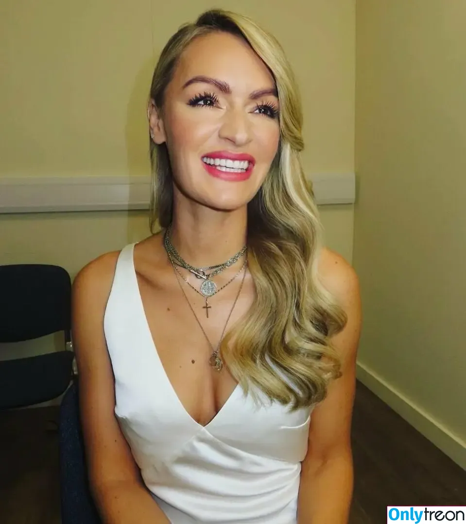 Laura Woods nude photo #0109 (laurawoodsy)