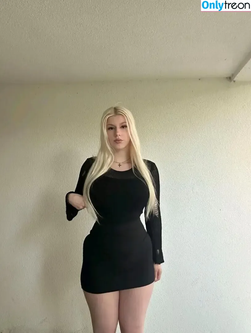 Laura.z57 nude photo #0093 (laurachesnok)