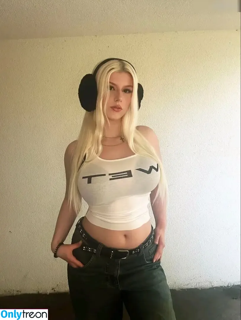 Laura.z57 nude photo #0116 (laurachesnok)