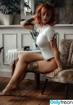 Laurachemie / Fineartrebell nude photo #0015