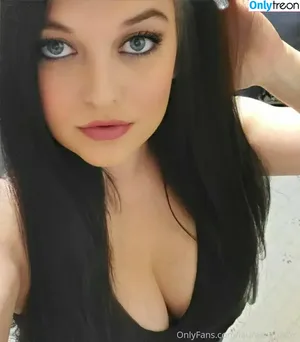 lauraleighxoxo / the.lauraleighxoxo nude photo #0087