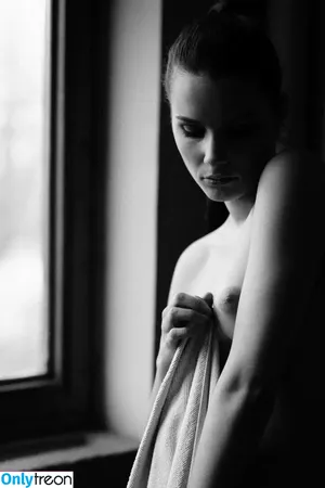Laure Surlerivage / Lauresurlerivage / laure.surlerivage2 nude photo #0244