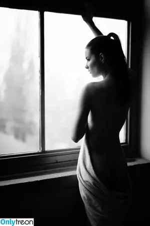 Laure Surlerivage / Lauresurlerivage / laure.surlerivage2 nude photo #0247