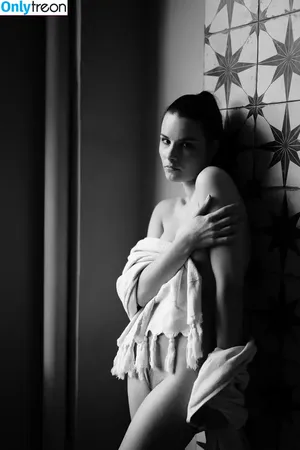 Laure Surlerivage / Lauresurlerivage / laure.surlerivage2 nude photo #0255