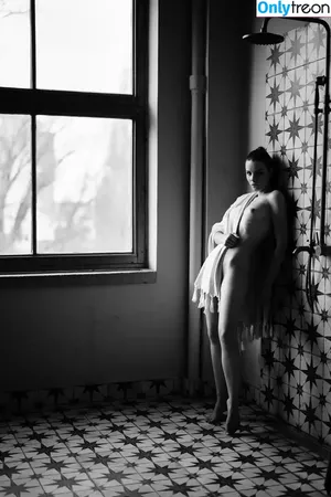 Laure Surlerivage / Lauresurlerivage / laure.surlerivage2 nude photo #0256