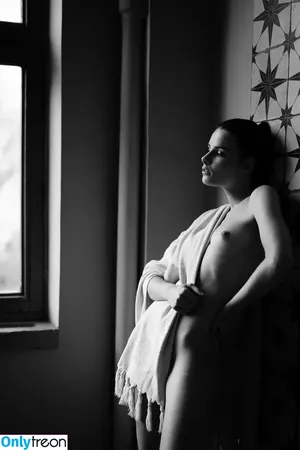 Laure Surlerivage / Lauresurlerivage / laure.surlerivage2 nude photo #0257