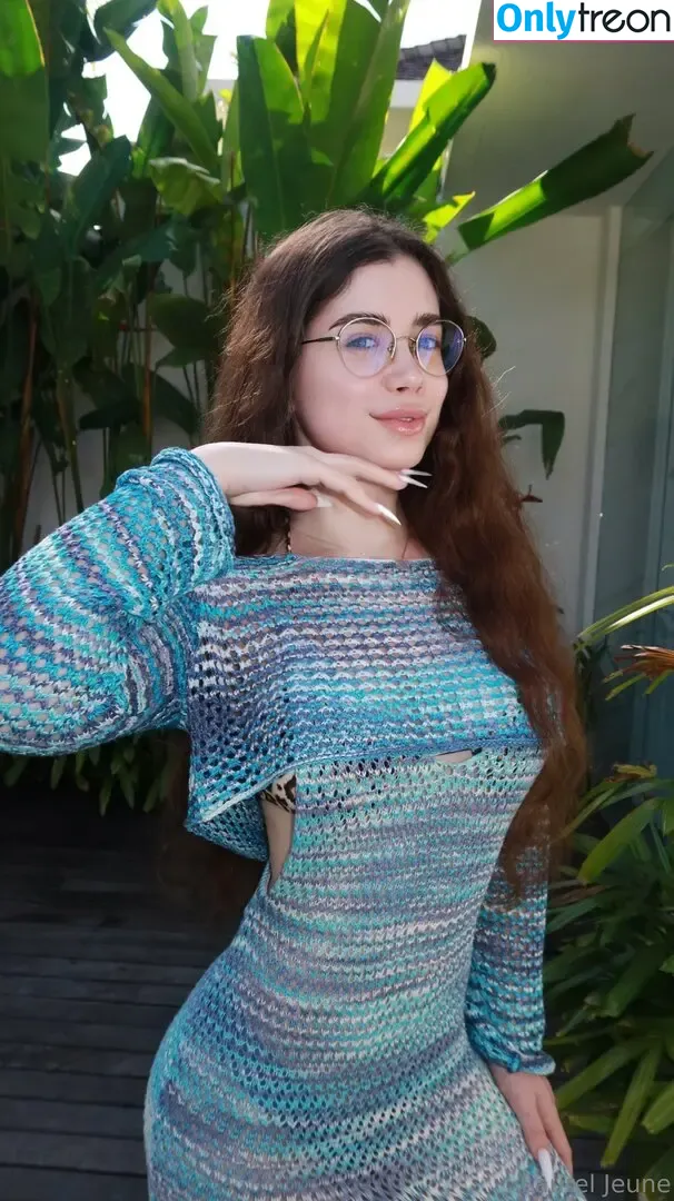 Laureljeune nude photo #0011 (Widowkush1)