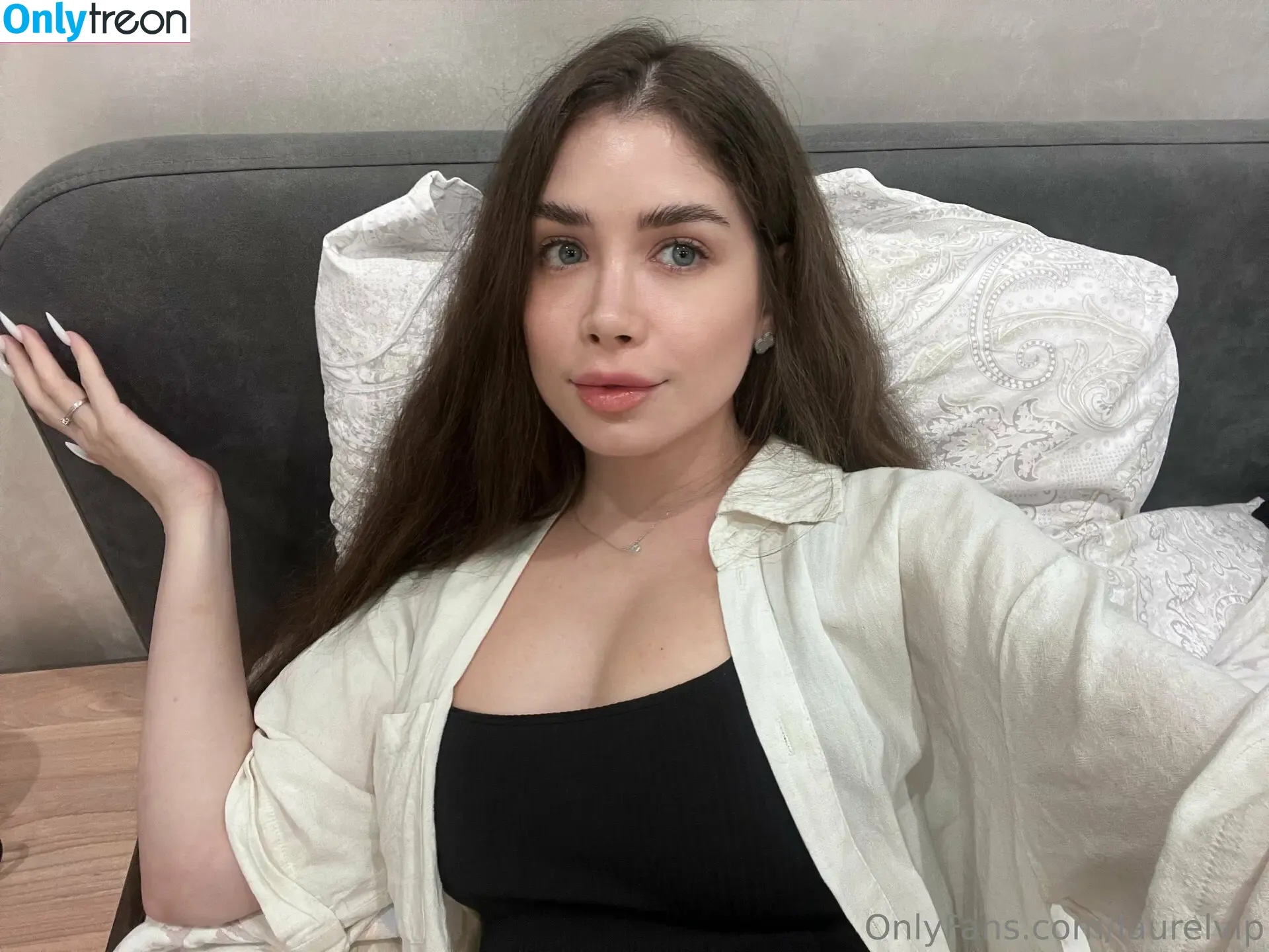 laurelvip nude photo #0024 (laureljeune)