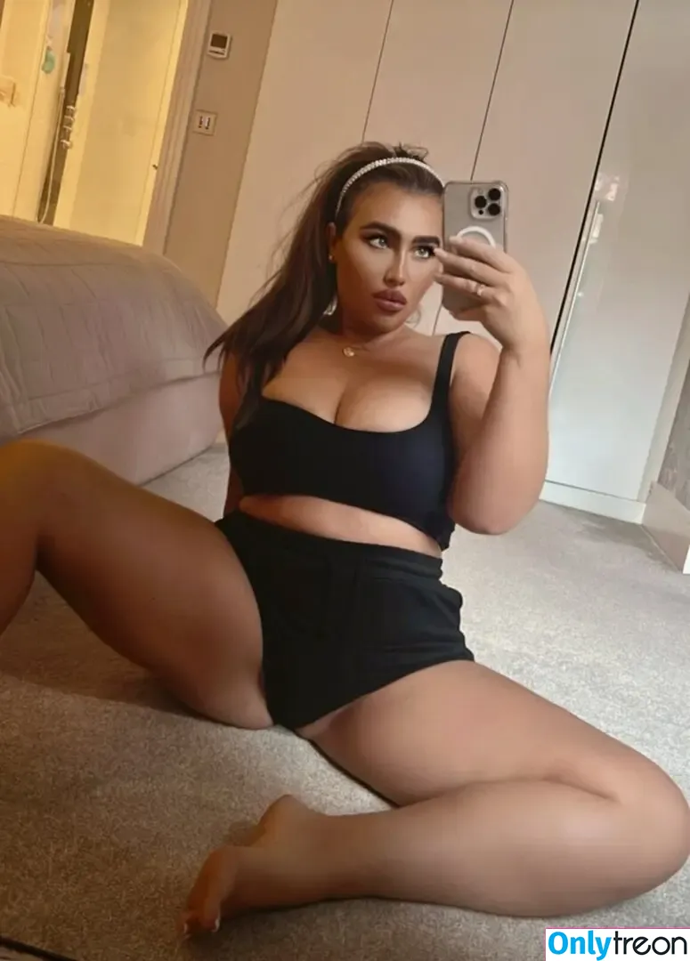 Lauren Goodger nude photo #0226 (TOWIE / laurengoodger / laurenrosegoodger)